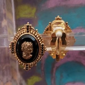 Edgar Berebi Helen Of Troy Cameo Earrings